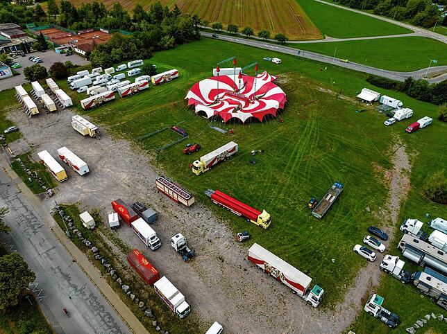 Noch wird er aufgebaut, der Zirkus Charles Knie.