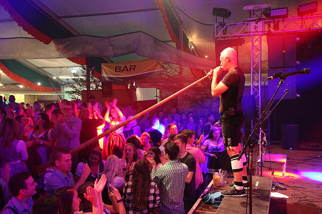 Bild 6: Bilder von Bieranstich, Party und Mittelstandskundgebung im Schätzele-Markt-Festzelt