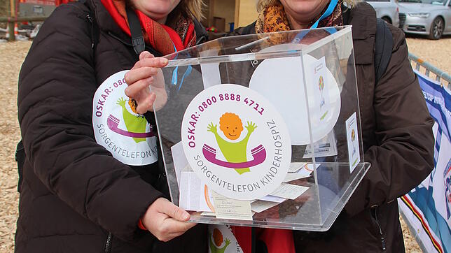 Die Geschäftsführerin Sabine Kraft (rechts) und ihre Stellvertreterin Corinna Fürste werben für das Kinderhospiz.