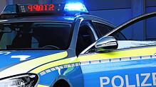 Bei einer Kollision auf der B31 wurden nach Angaben der Polizei zwei Personen leichtverletzt.