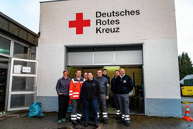 Das Helfer-Team vom DRK vor der Essensausgabestelle in der Allenstraße. Sie hatten den ganzen Tag weit über 600 Personen von der Aktion ...