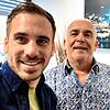 Gino Pace hat es bei Wer wird Millionär auf 32.000 Euro geschafft. Das Bild zeigt den Aacher zusammen mit seinem Vater Rocco vor der ...