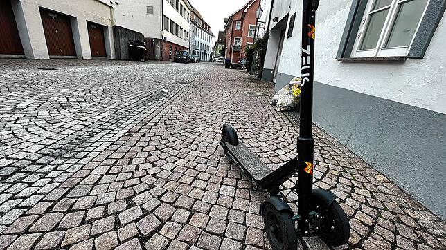 Seit März 2021 gibt es die E-Scooter von Zeus auch in Villingen-Schwenningen. So sehen die dreirädrigen Scooter aus, die auch in ...
