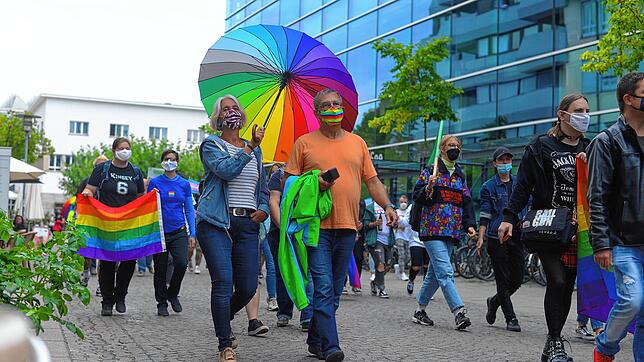 Christine Heimpel und Frank Heimpel-Labitzke sind normalerweise viel zusammen unterwegs: Auf stundenlangen Spaziergängen oder aber auch ...