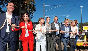 Großer Bahnhof in Waldshut: Vertreterinnen und Vertreter aus Politik und Bahn aus Deutschland und der Schweiz machten mit einem ...
