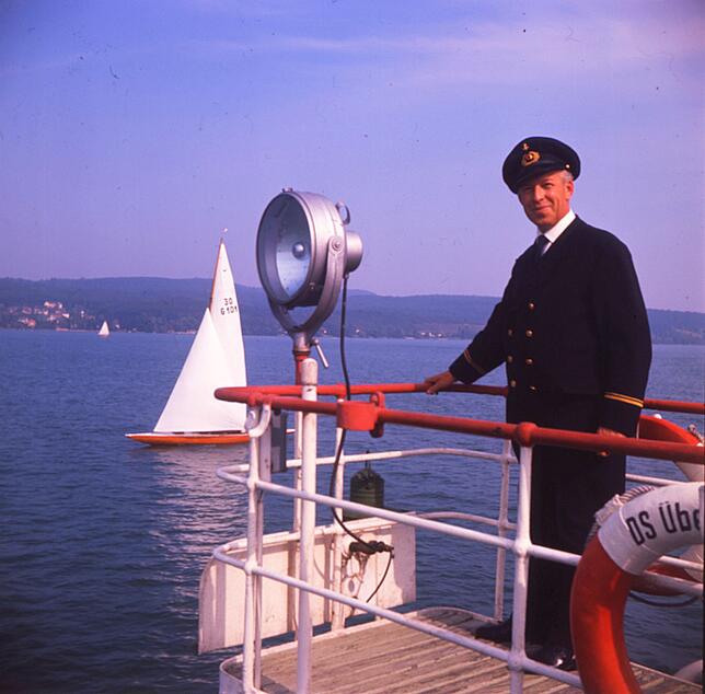 Er war Ehrengast bei der Abschiedsfahrt des Dampfers "Stadt Überlingen": Kapitän Walter Schöller. Er führte das Schiff am längsten und ...