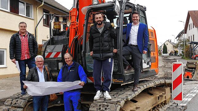 Der Vollausbau der Hauptstraße in Hilzingen geht auch 2024 weiter. Unser Bild zeigt den Startschuss im März 2023 für den Abschnitt von ...
