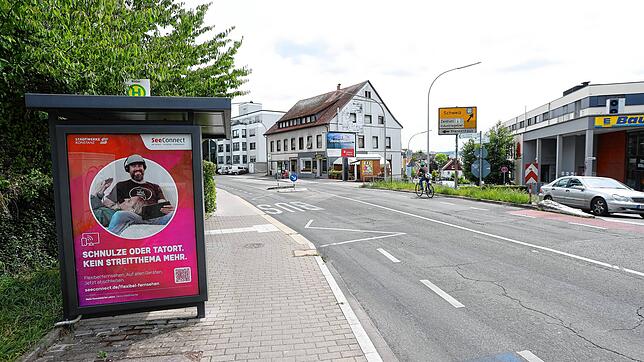 An der Bushaltestelle Bodan verließ die 13-Jährige den Bus. Der Mann folgte ihr und sprach sie schließlich an. Dann reagierte das ...