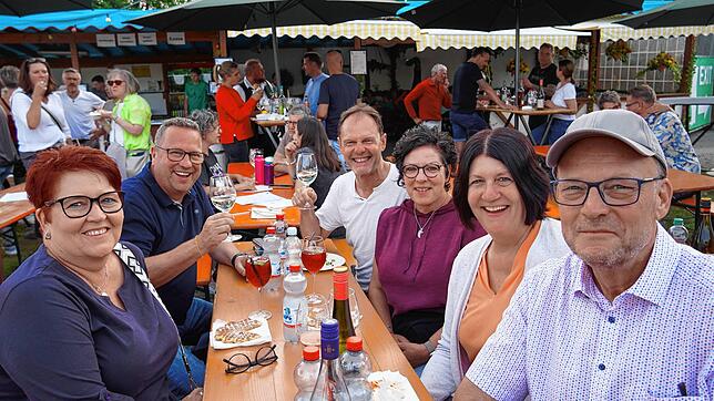 Bild : Dritter Tag vom Weinfest in Bermatingen: Auch am Sonntag waren zahlreiche Besucher vor Ort