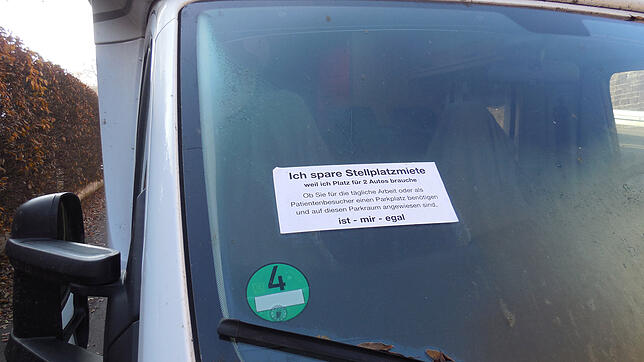 Wohnmobile sind nicht überall gerne gesehen. Dieses bekam an der Mercystraße in unmittelbarer Nähe des Lorettokrankenhauses einen ...