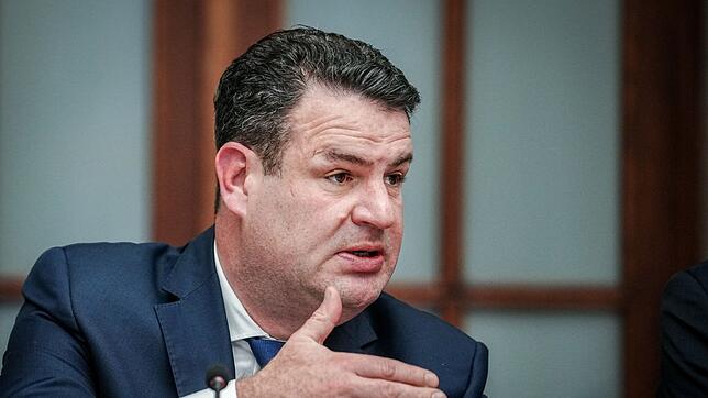 Bundesarbeitsminister Hubertus Heil hat der Bundesregierung vorgeschlagen, Sanktionen für Bürgergeld-Empfänger zu verschärfen, die immer ...