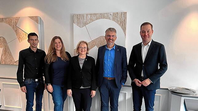 CDU-Politiker bei OB Martin Gruner (Vierter von links): Philipp Studinger (Ortsvorsitzender Waldshut), Nathalie Rindt (Ortsvorsitzende ...