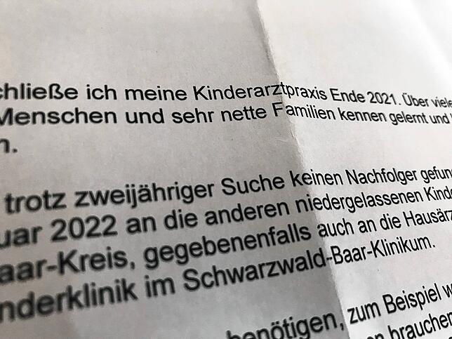 Mit diesem Flyer kündigt im Herbst 2021 in Villingen ein Kinderarzt die Schließung seiner Praxis an.