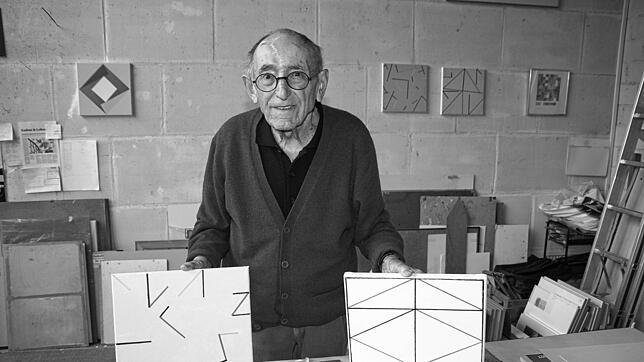 Kunstmaler Willi Schoder, hier im Jahr 2020, ist am 11. Februar im Alter von 93 Jahren gestorben.