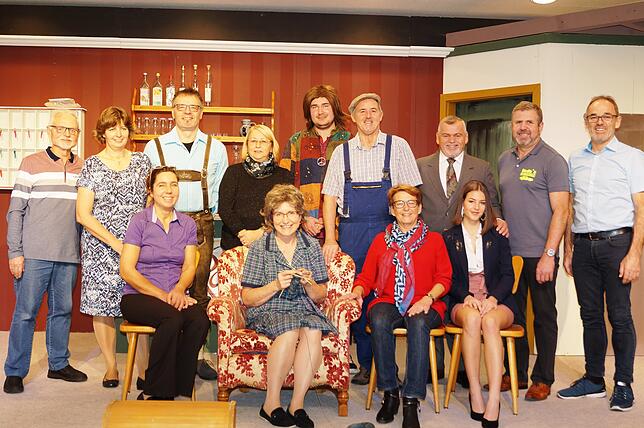 Das Dorftheater Mittelstenweiler lädt zum Lustspiel in drei Akten.