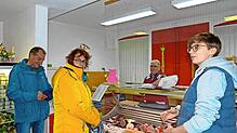 Gut angenommen wird seit 22 Jahren der kleine Dorfladen in Nußbach – man trifft sich, man schwätzt miteinander und kauft bei Petra ...