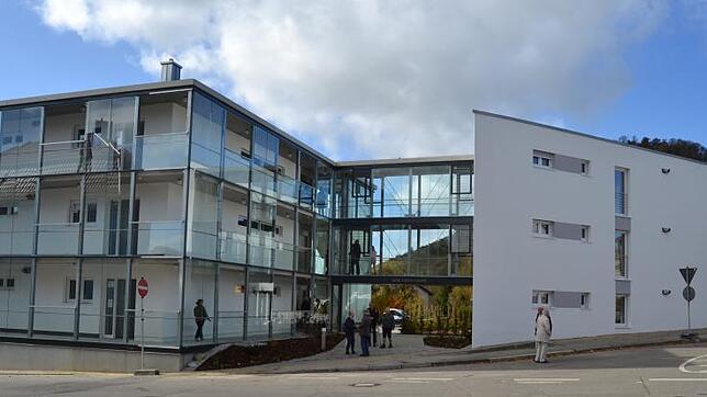 Die Villa Hohentwiel ist das erste Mehrfamilienhaus in Singen mit Passivhausstandard. Jetzt war Besichtigungstermin. Bild: ...
