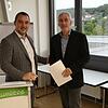 Bürgermeister Markus Keller (links) sprach dem scheidenden Hondinger Ortsvorsteher Horst Fürderer seinen Dank und seine Anerkennung aus.