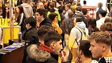Im Halbstundentakt wurden rund 650 Schüler klassenweise durch die Ausbildungsbörse in der Stadthalle geschleust, bei der sich die ...