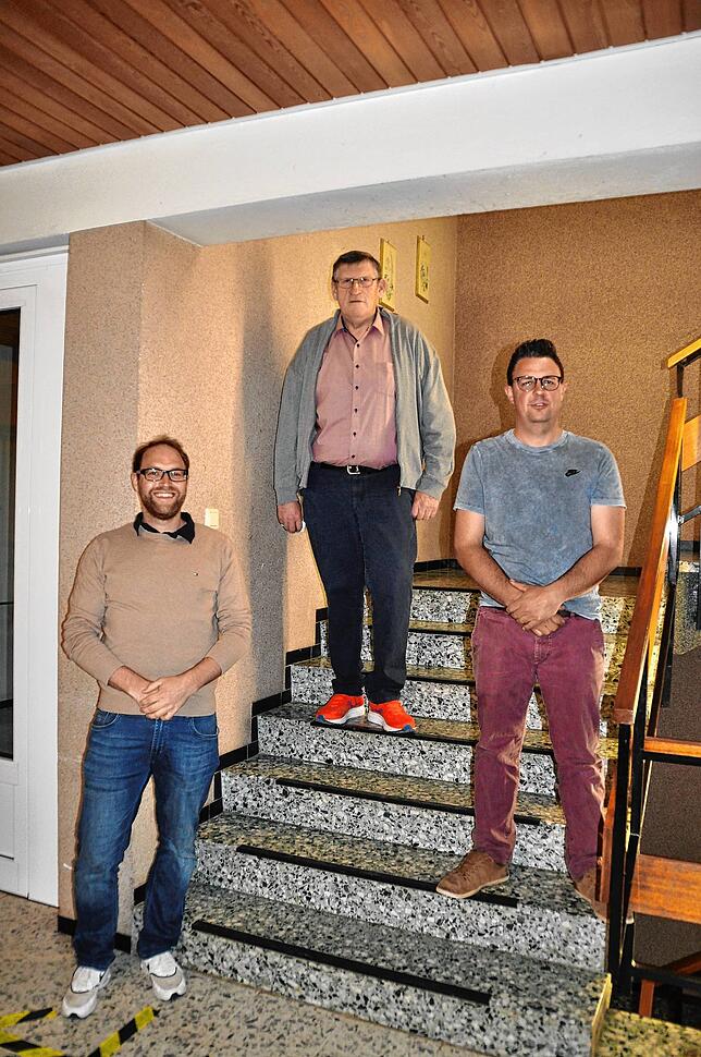 Nachdem Karlheinz Ullrich (Mitte) sein Amt abgibt wird Pascal Wölfle (links) wird vom Ortschaftsrat Oberbaldingen mehrheitlich als neuer ...