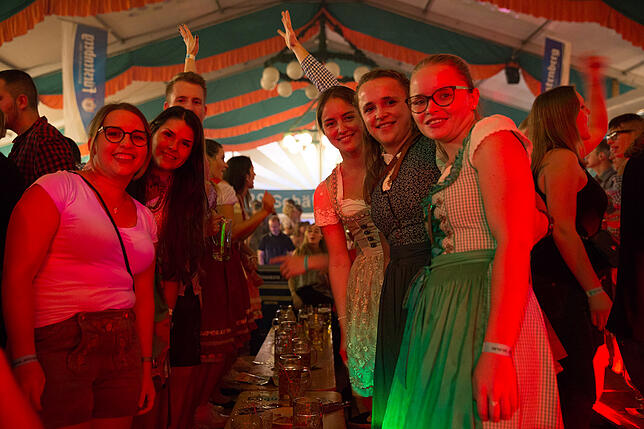 Bild 13: Bilder von Bieranstich, Party und Mittelstandskundgebung im Schätzele-Markt-Festzelt