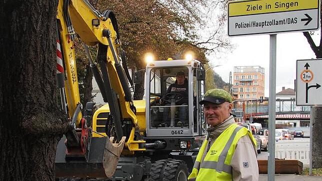 Dieter Rummel kümmert sich im Stadtplanungsamt auch um die Verbesserung der Radwege. Hier wird der Radweg in der Rielasinger Straße ...