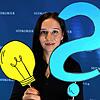 Der SÜDKURIER lädt zur Quiznacht. Volontärin Elisa Gorontzy freut sich über clevere Teilnehmer beim neuen Formats.