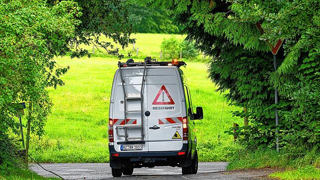 Mit Messfahrten überprüft die Bundesnetzagentur, ob die Netzbetreiber reklamierte 4G-Funklöcher behoben haben. Rund 500 sogenannte weiße ...