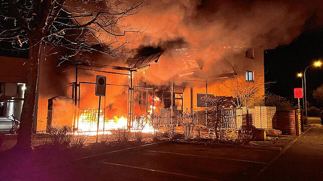 Brand im Coop in Buchs am 31. Januar 2022: Das Feuer wütete im vergitterten Bereich bei der Anlieferungsrampe.