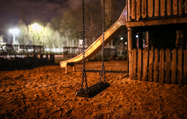 Dreijähriger Junge vermutlich in der Rems ertrunken Als der Junge zusammen mit seiner Kindergartengruppe auf einem Spielplatz war, soll er sich unbemerkt davongeschlichen haben.