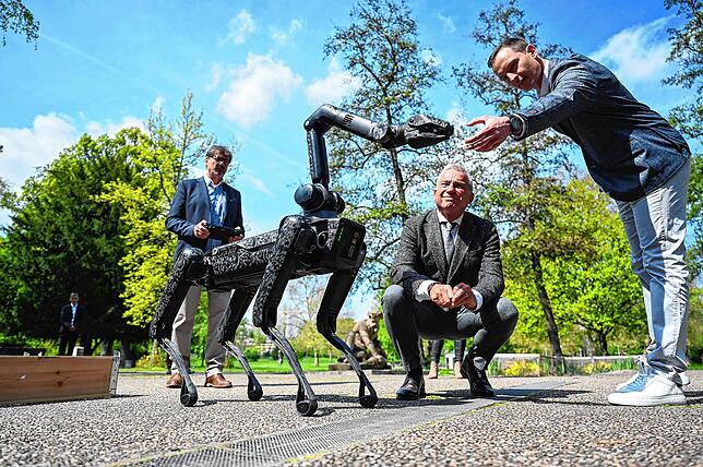 Bild 1: Roboterhund &bdquo;Spot&ldquo; hilft jetzt auch der Polizei im Südwesten