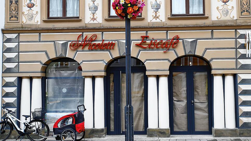 Bild : Nach Widrigkeiten und Vandalismus: Die Nicolettis machen das Eiscafé an der Marktstätte wieder auf