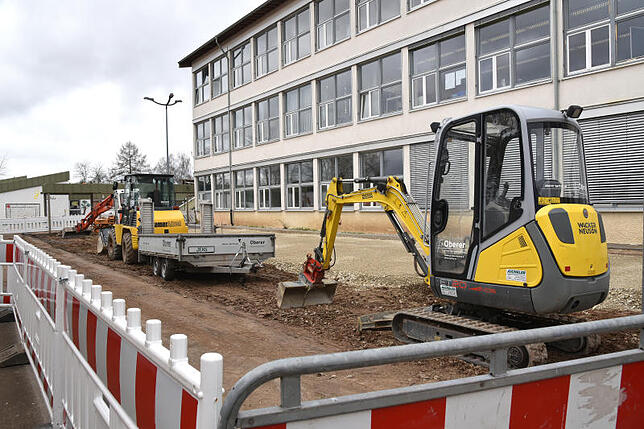 Weniger Beton und mehr Grün sind das Ziel von Bauarbeiten, die derzeit an der Golden-Bühl-Schule laufen.