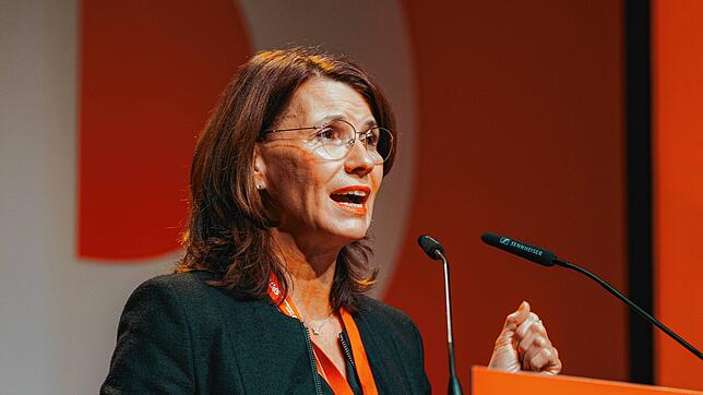 Rita Schwarzelühr-Sutter bei ihrer Rede auf der Landesvertreterversammlung in Schwäbisch Gmünd.