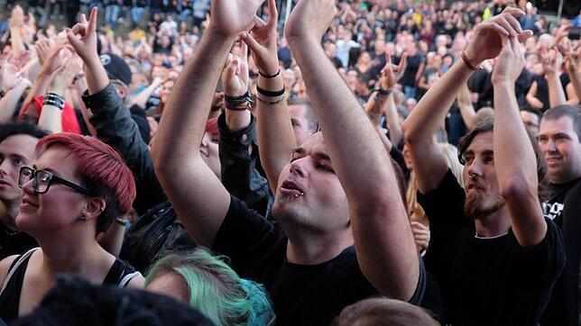 Bild : Rockband "Eisbrecher" lässt beim Hohentwielfestival die Festung beben