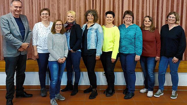 Der Vorstand der Frauengemeinschaft Ühlingen mit Pater Christoph Eichkorn (von links), Michaela Gänswein, Ursula Grüdl, Jana Kalt, ...