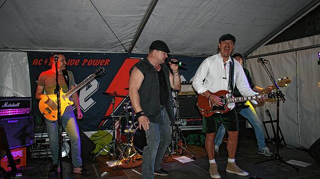 Eine AC/DC Coverband trat bei der Musiknacht 2024 im Zelt beim Irish Pub auf. Dieses Jahr fällt „Beats in Town“ aus, weil sich ...