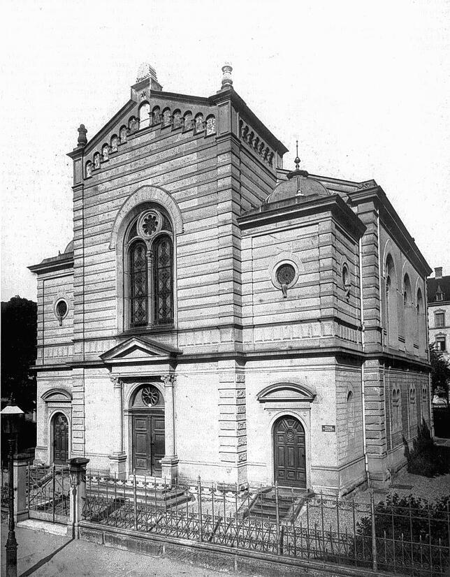 Ab 1883 hatte Konstanz in der Sigismundstraße 19 eine Synagoge. Nationalsozialisten zerstörten sie mit Hilfe der Konstanzer Feuerwehr in ...