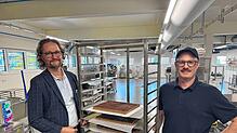 Deutlich mehr Platz ist in den zwei Produktionshallen. Jens und Rafael Mutter freuen sich, dass die Pralinenproduktion wieder angelaufen ...