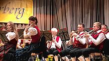 Der Musikverein Urberg glänzte bei seinem Jahreskonzert in der Dachsberghalle. Das Publikum belohnte die Musiker für ihren Auftritt mit ...