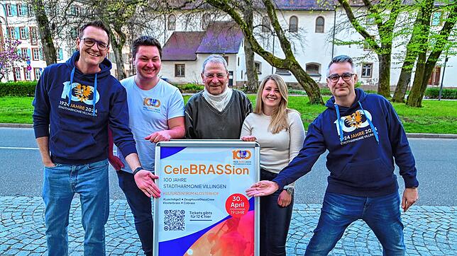 Auf den Sweatshirts prangt das Logo, mit dem die Stadtharmonie-Musiker in das Jubiläumsjahr starten. Am 30. April geht es mit einer ...