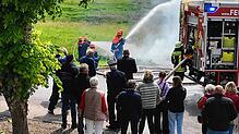 Schauvorführungen der Jugendfeuerwehr Dachsberg begleiteten die Einweihung des neuen Feuerwehrhauses im Ortsteil Vogelbach. ...