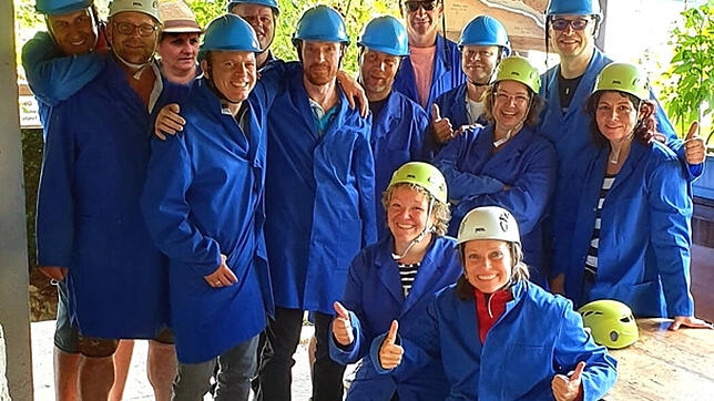 Für 14 ehemaligen Schüler der Hauptschule Hohentengen ging es zum Geomuseum und zur Tschamberhöhle nach Rheinfelden.