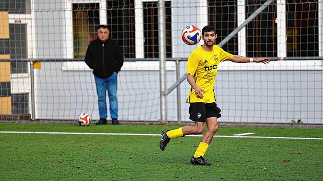 Der TSV Konstanz um Mehmet Arif Sahin steckt in einer sportlichen Krise. Mit neun Punkten belegen die Konstanzer aktuell den vorletzten ...