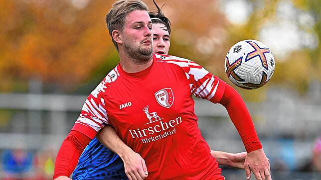 Führungstor reicht nicht: Marvin Kalt (vorn, gegen Noah Sick) erzielt zwar das 1:0 für den FC Schlüchttal, doch am Ende gewann der TuS ...