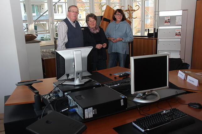 Im Büro der Mitarbeiterinnen des Hospizvereins ist ab heute Leben. Martin Werner, Irmgard Schellhammer und Iris Eggensberger (von links) ...