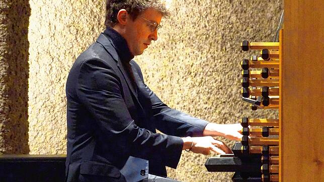 Der Rosenheimer Organist Johannes Berger präsentierte in der evangelischen Versöhnungskirche in Waldshut ein Orgelkonzert zum neuen Jahr.