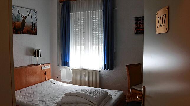 Im Hotel Goldener Hirsch können in 70 Zimmern knapp 140 Menschen untergebracht werden.