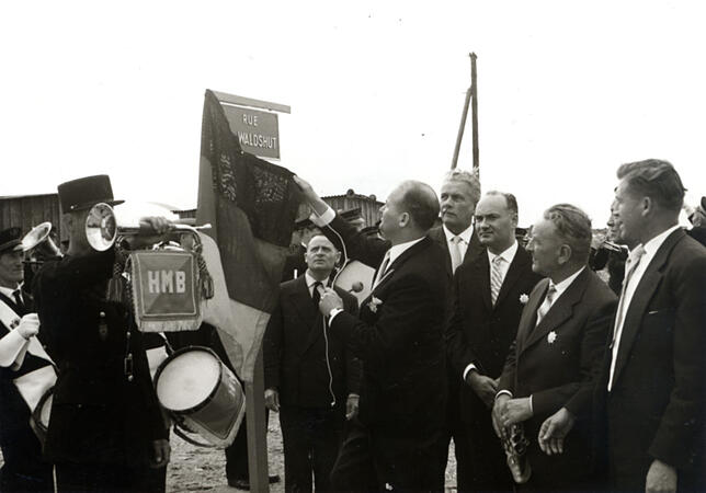 Eine Straße wurde zur Besiegelung der Städtepartnerschaft 1963 in Blois nach Waldshut benannt. Bürgermeister Friedrich Wilhelm Utsch ...