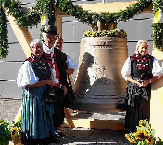 Großzügige Spender: Alt Waldshut &ndash; hier einige Mitglieder &ndash; ist einer der Waldshuter Traditionsvereine, der für die Glocken ...